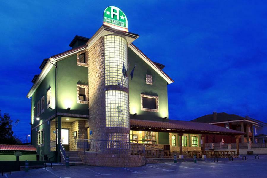 San Miguel De La Barreda Hotell Siero Exteriör bild
